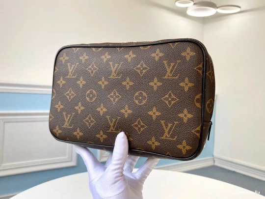 POUCH TOILETRY LOUIS GM VUITTON 0419